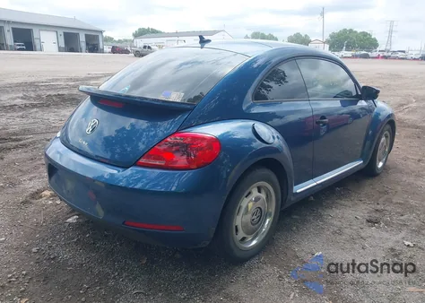 2016 Volkswagen Beetle 1.8T Classic из США, поврежденный, VIN 3VWF17AT4GM638345